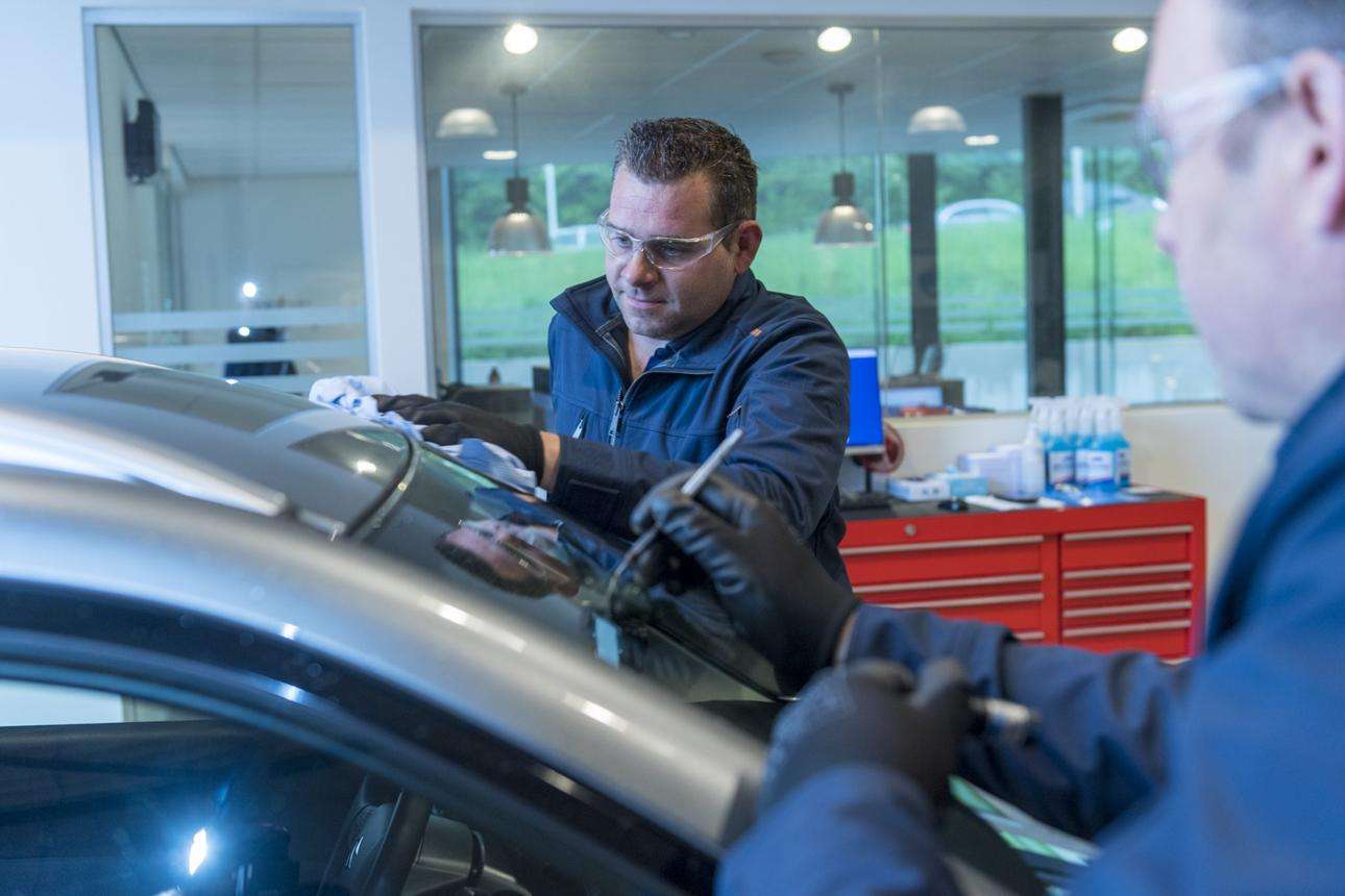 auto glass shop for windshield repair