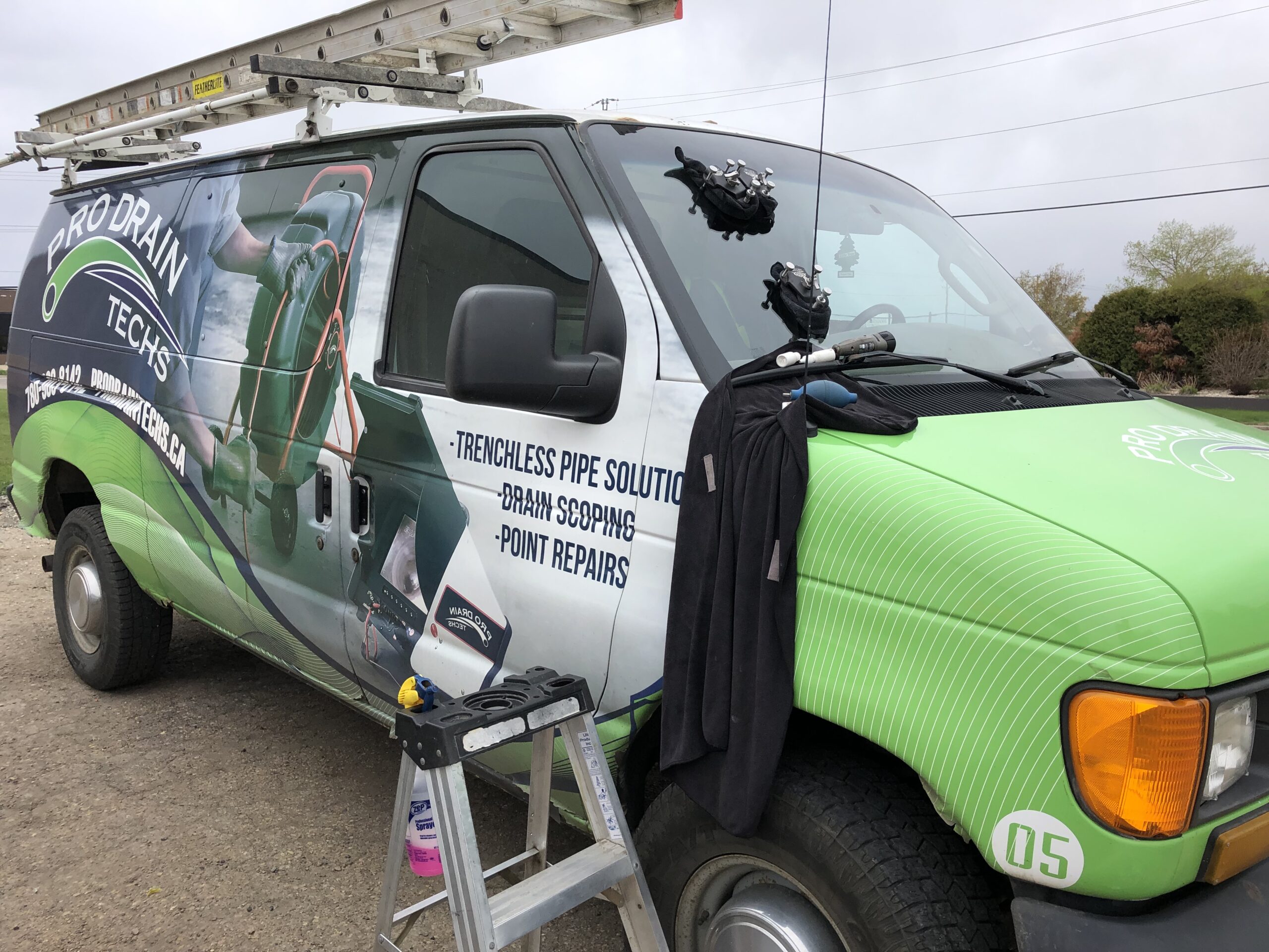 windshield chip repair - commercial fleet van